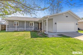832 MAGNOLIA Drive, Chatham, IL 62629