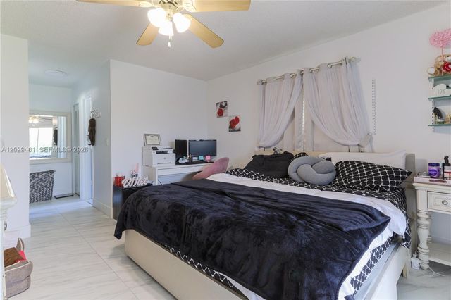 7940 NW 9th St, Margate, FL 33063
