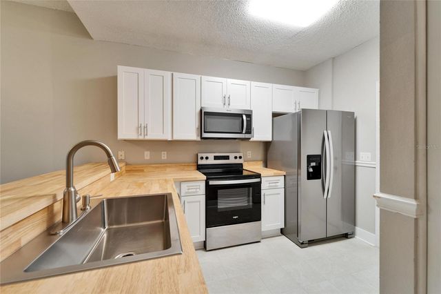 1032 RADISON AVENUE 2, Sun City Center, FL 33573