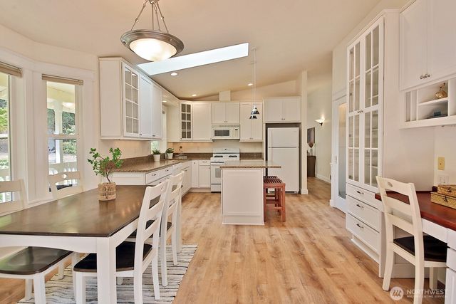 3198 Eaglecrest Lane, Clinton, WA 98236