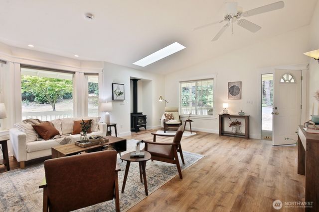 3198 Eaglecrest Lane, Clinton, WA 98236