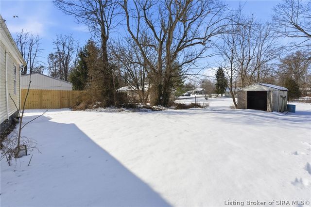 220 Mann Avenue, Austin, IN 47102