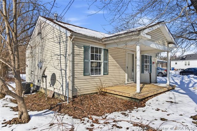 220 Mann Avenue, Austin, IN 47102