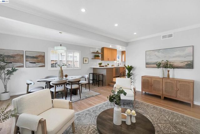 5107 Royal Palm Dr, Fremont, CA 94538