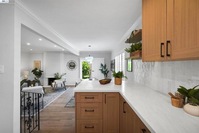 5107 Royal Palm Dr, Fremont, CA 94538