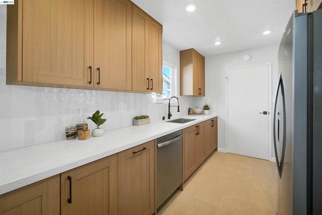 5107 Royal Palm Dr, Fremont, CA 94538