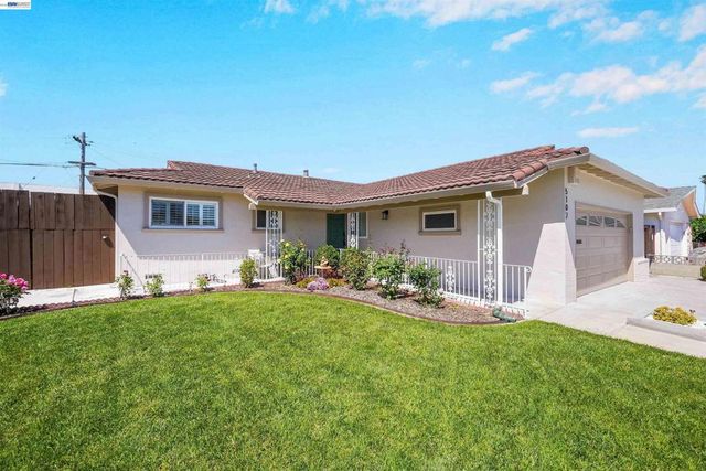 5107 Royal Palm Dr, Fremont, CA 94538