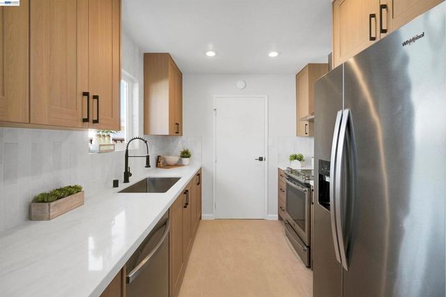 5107 Royal Palm Dr, Fremont, CA 94538