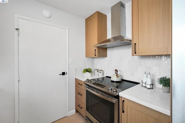 5107 Royal Palm Dr, Fremont, CA 94538