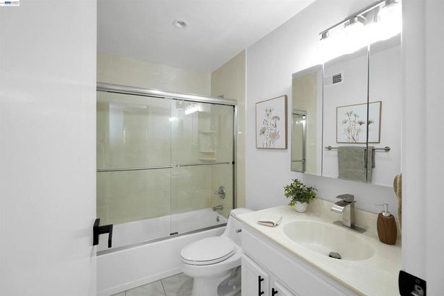 5107 Royal Palm Dr, Fremont, CA 94538