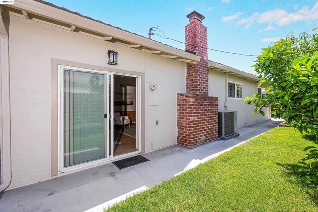 5107 Royal Palm Dr, Fremont, CA 94538