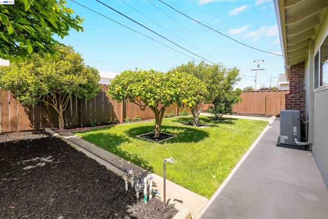 5107 Royal Palm Dr, Fremont, CA 94538