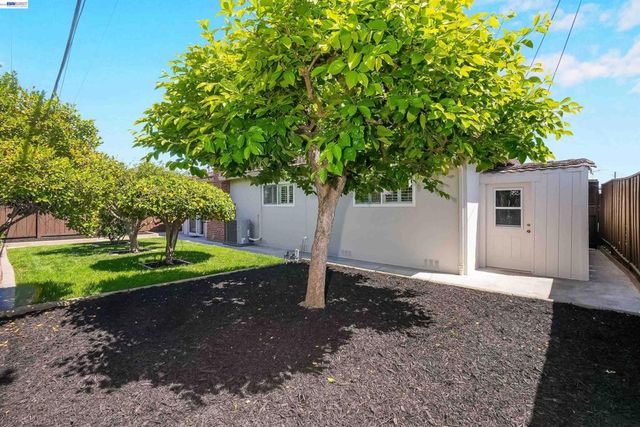 5107 Royal Palm Dr, Fremont, CA 94538