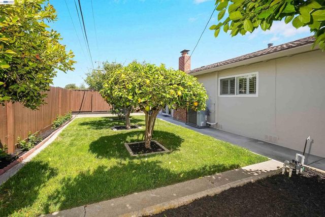 5107 Royal Palm Dr, Fremont, CA 94538