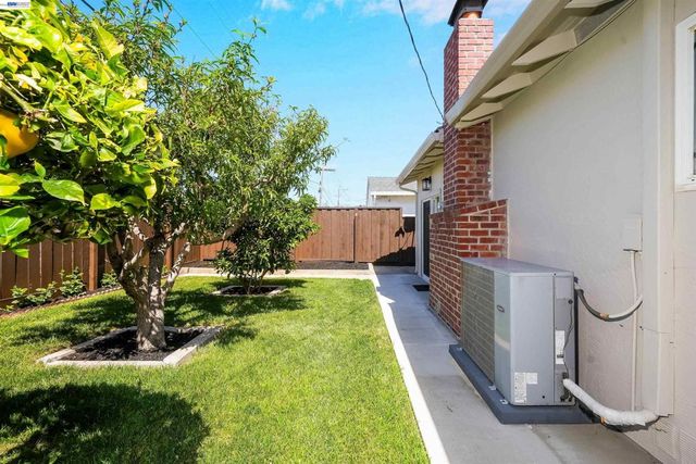 5107 Royal Palm Dr, Fremont, CA 94538