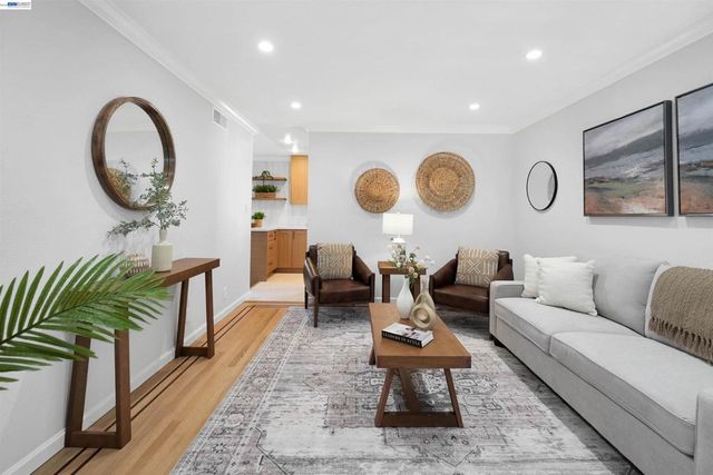 5107 Royal Palm Dr, Fremont, CA 94538