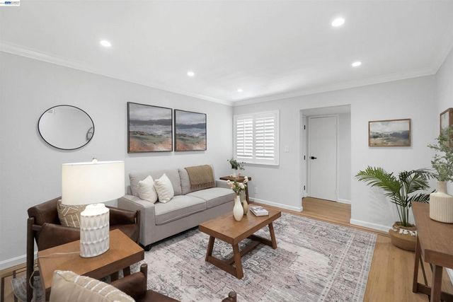 5107 Royal Palm Dr, Fremont, CA 94538