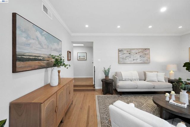 5107 Royal Palm Dr, Fremont, CA 94538