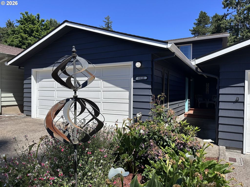Image 1 of property listing at 1110 Nw SPRINGWOOD Ln, Mc Minnville, OR 97128