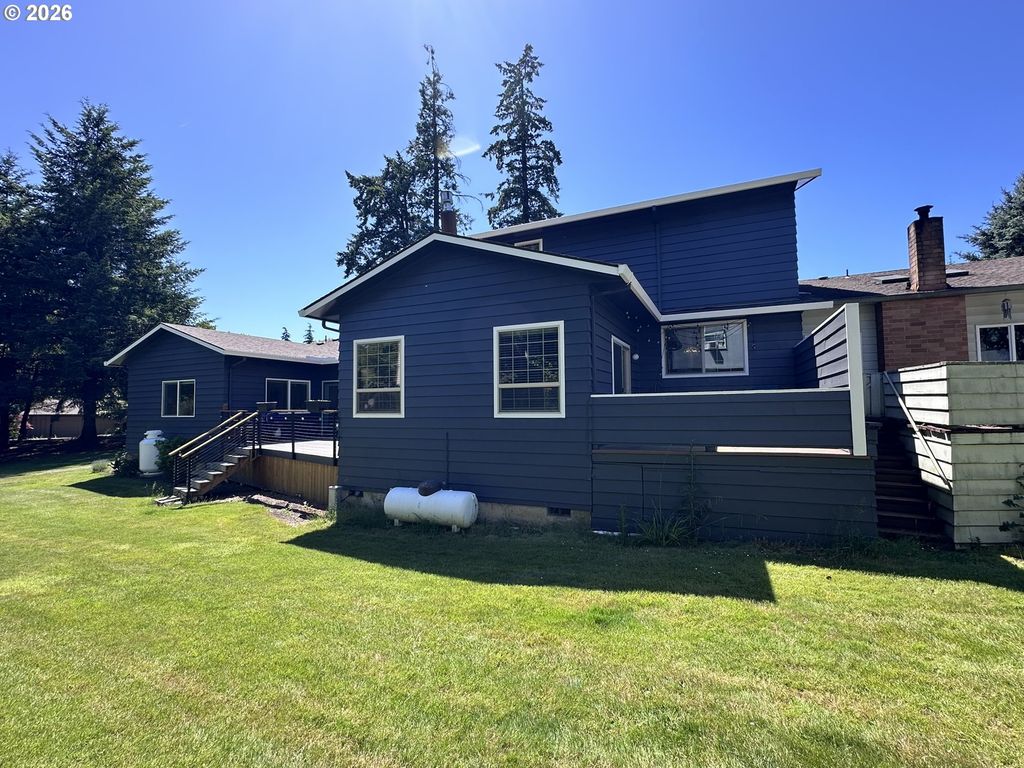 Image 21 of property listing at 1110 Nw SPRINGWOOD Ln, Mc Minnville, OR 97128