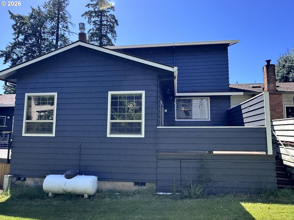 Image 22 of property listing at 1110 Nw SPRINGWOOD Ln, Mc Minnville, OR 97128