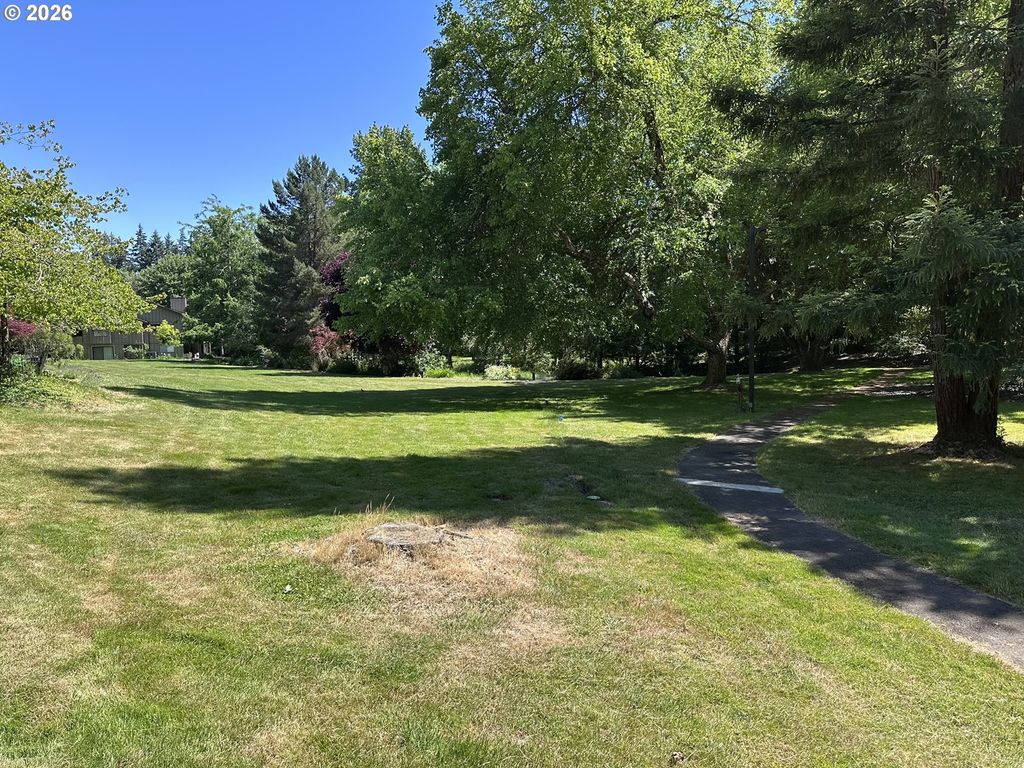 Image 25 of property listing at 1110 Nw SPRINGWOOD Ln, Mc Minnville, OR 97128