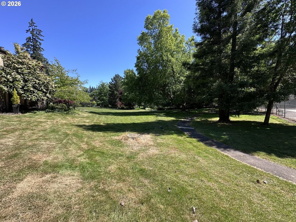 Image 26 of property listing at 1110 Nw SPRINGWOOD Ln, Mc Minnville, OR 97128