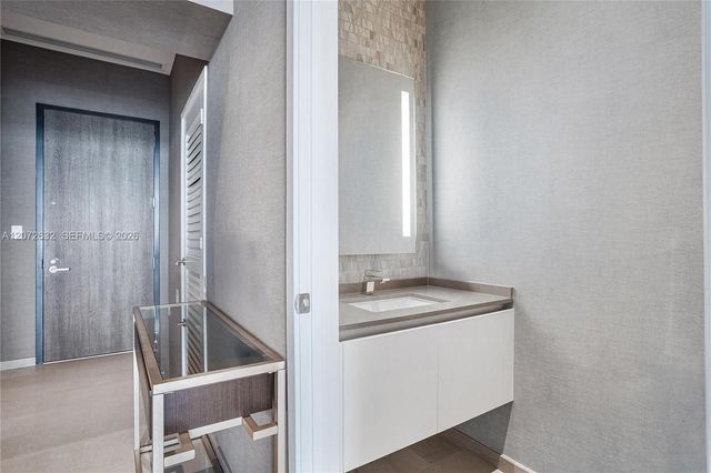 88 SW 7th Street 4006, Miami, FL 33130