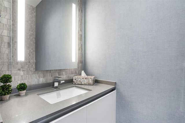 88 SW 7th Street 4006, Miami, FL 33130