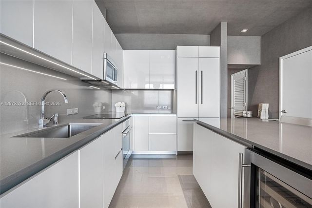88 SW 7th Street 4006, Miami, FL 33130