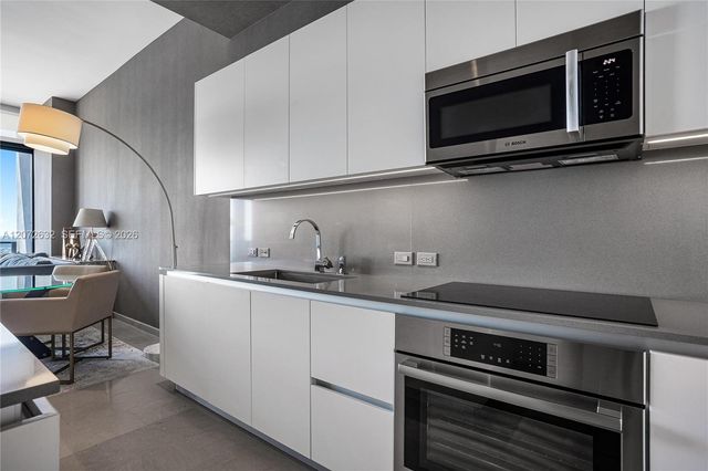 88 SW 7th Street 4006, Miami, FL 33130