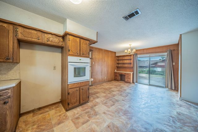 806 E Coral Way, Grand Prairie, TX 75051