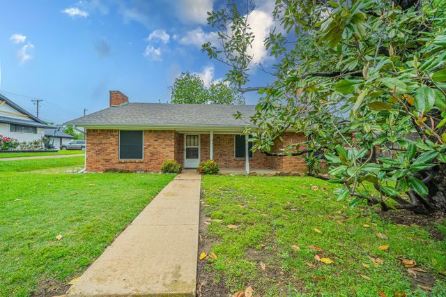 806 E Coral Way, Grand Prairie, TX 75051