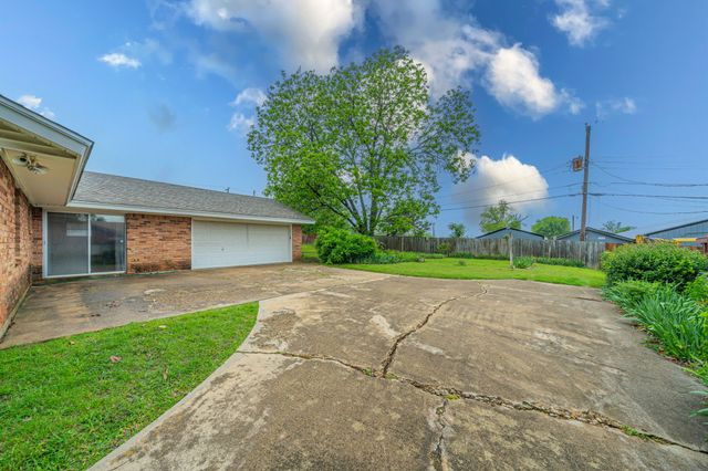 806 E Coral Way, Grand Prairie, TX 75051