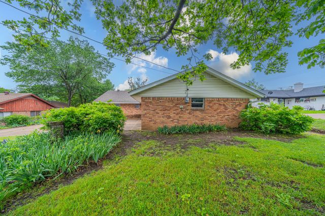 806 E Coral Way, Grand Prairie, TX 75051