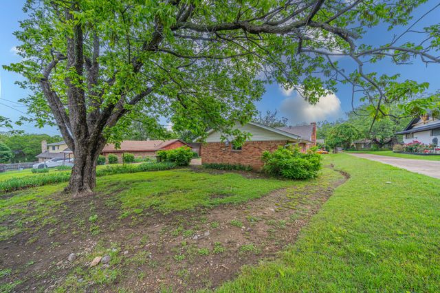 806 E Coral Way, Grand Prairie, TX 75051