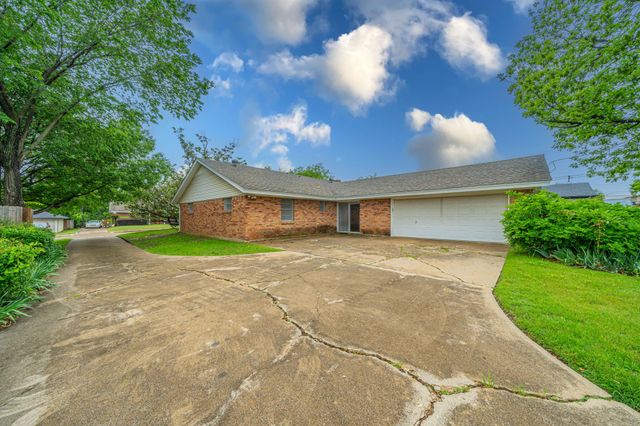 806 E Coral Way, Grand Prairie, TX 75051