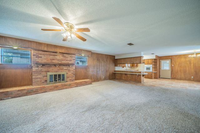806 E Coral Way, Grand Prairie, TX 75051