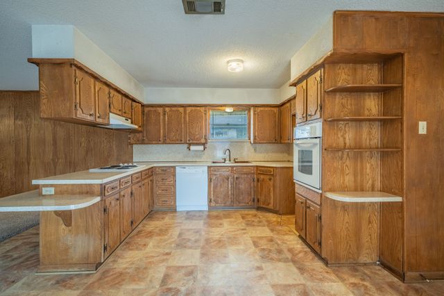 806 E Coral Way, Grand Prairie, TX 75051