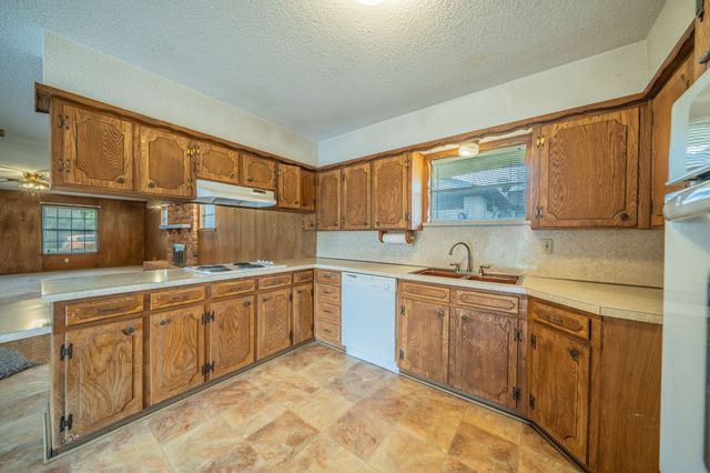 806 E Coral Way, Grand Prairie, TX 75051
