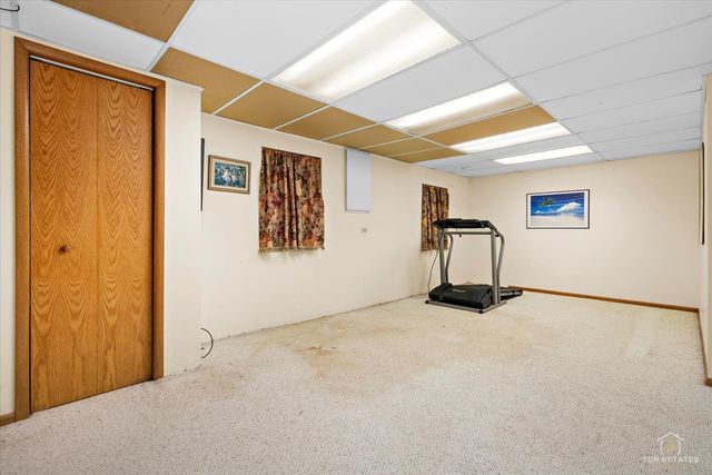4 Waterbury Court, Lake Zurich, IL 60047