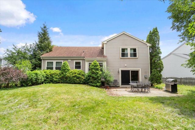 4 Waterbury Court, Lake Zurich, IL 60047