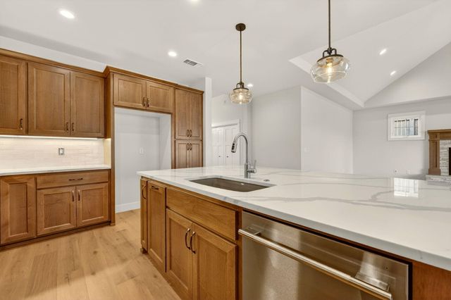 4090 Crystal Springs Drive, Medford, OR 97504