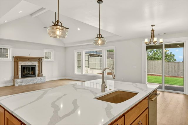 4090 Crystal Springs Drive, Medford, OR 97504