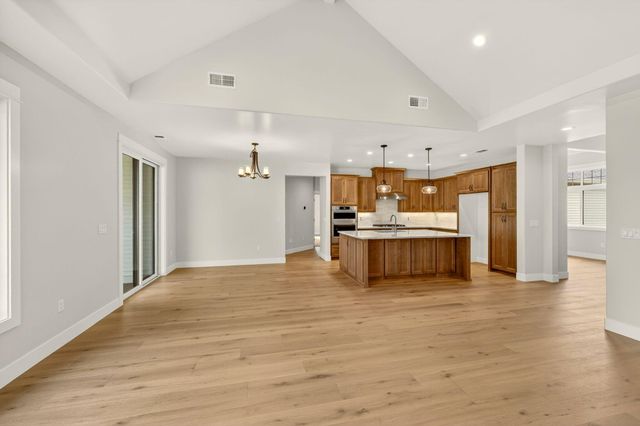 4090 Crystal Springs Drive, Medford, OR 97504