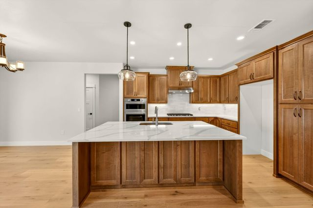 4090 Crystal Springs Drive, Medford, OR 97504