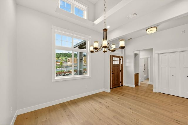 4090 Crystal Springs Drive, Medford, OR 97504