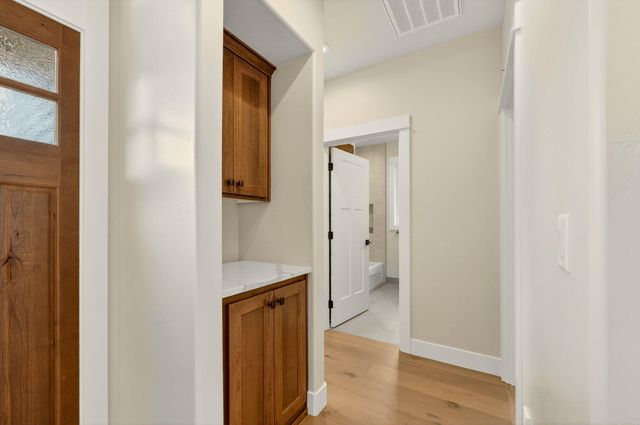 4090 Crystal Springs Drive, Medford, OR 97504