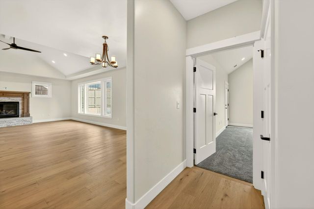 4090 Crystal Springs Drive, Medford, OR 97504