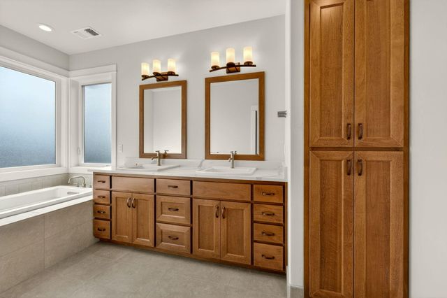 4090 Crystal Springs Drive, Medford, OR 97504